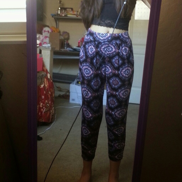 Cotton On cropped printed joggers