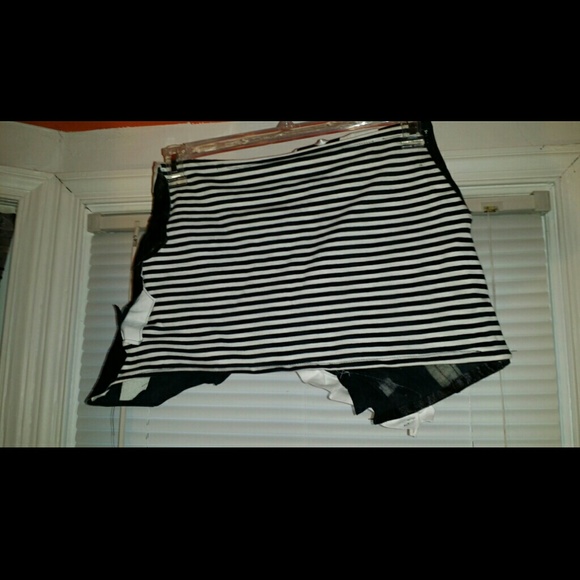 Mini skirt - Picture 2 of 2