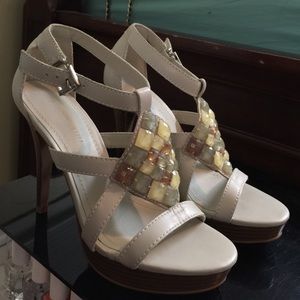 Never worn Gianni Bini cream platform heels