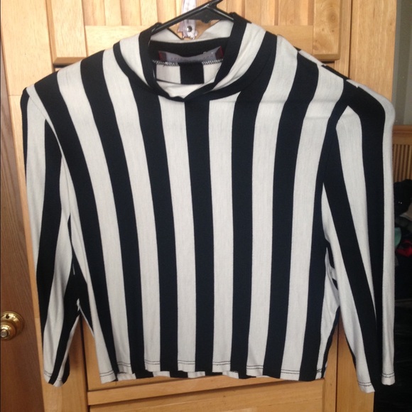 Turtle neck crop top