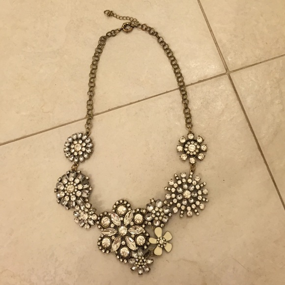 Jewelry - Crystal statement necklace
