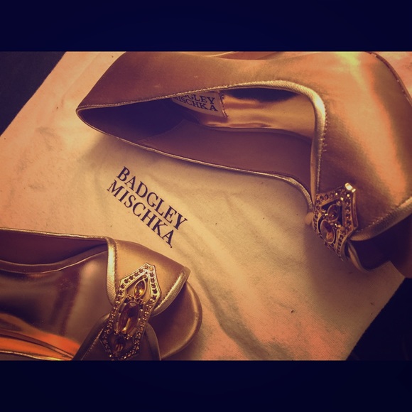 Badgley Mischka Champagne Heel