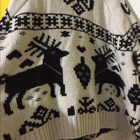 Moose H&M sweater - Picture 2 of 4