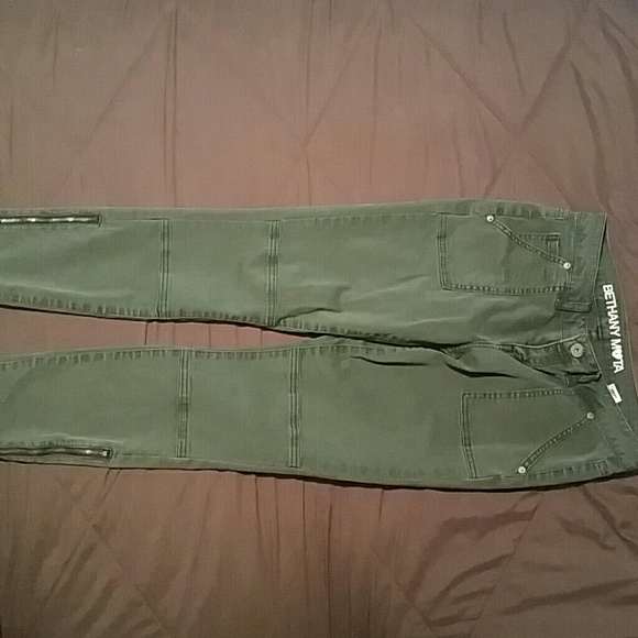 Dark Green Ankle Jeggings!