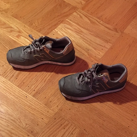 New Balance metallic 574. Size 7.