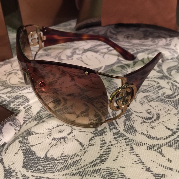 Gucci Sunglasses - Picture 3 of 4