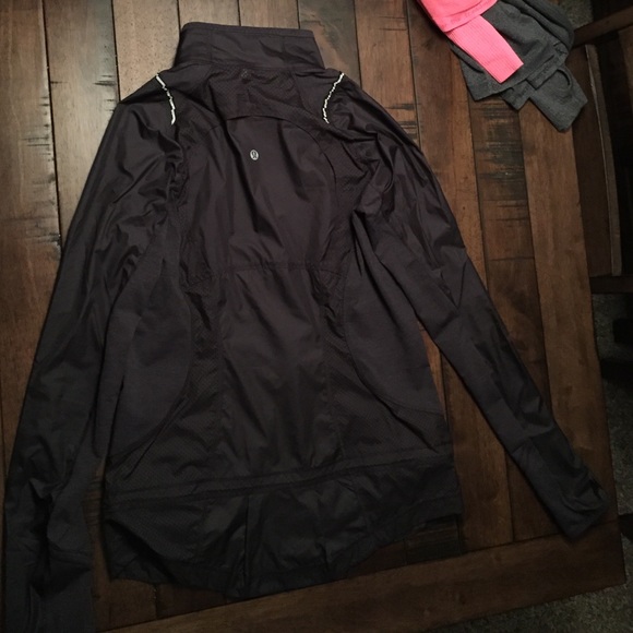 Lululemon light weight wind breaker