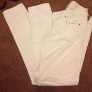 White AEO skinny jeans