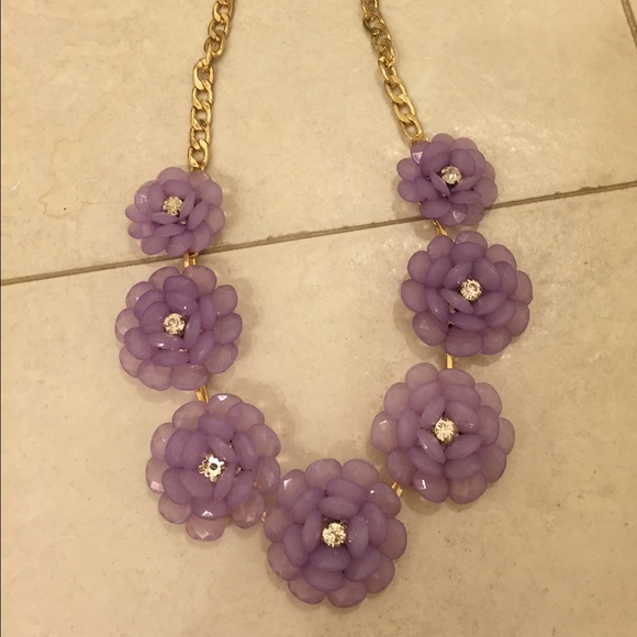 Jewelry - Small purple flower statement necklace