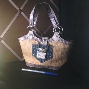 Small Summer Guess Purse♥️♥️FLASH SALE♥️♥️