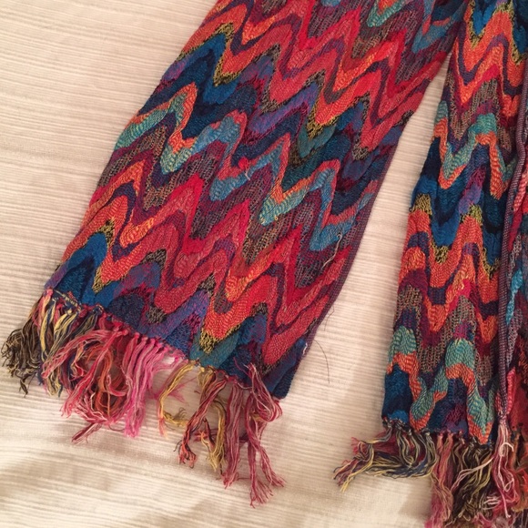 Colorful knit scarf - Picture 2 of 2