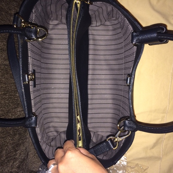 Authentic Louis Vuitton montaigne gm empreinte - Picture 2 of 4