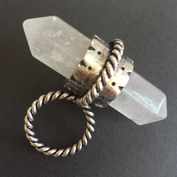 π HOST PICK! Crystal ring - Picture 4 of 4