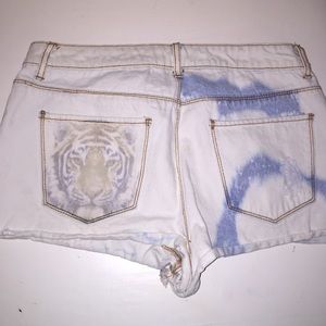 Forever 21 Bleach wash tiger denim shorts