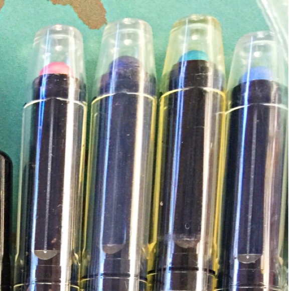 🚫SOLD🚫AVON Eye Shadow Sticks - Picture 3 of 3