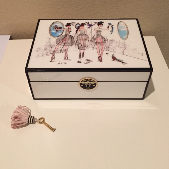 henri bendel Storage & Organization Henri Bendel Jewelry