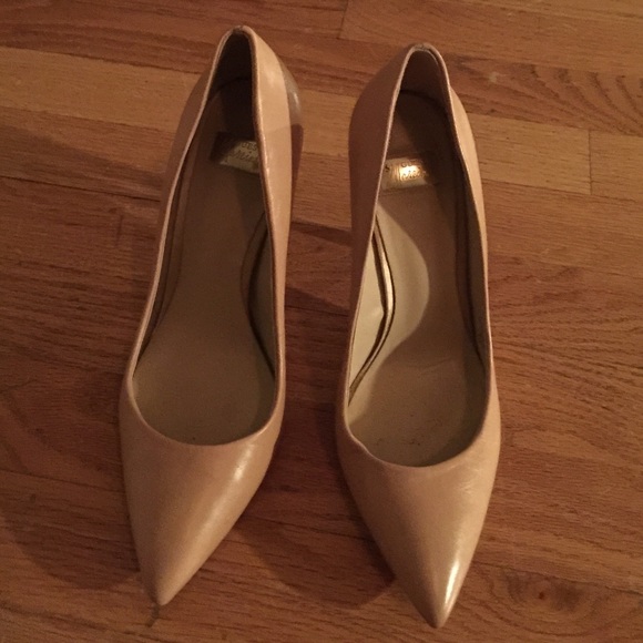 Guess nude pumps