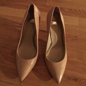 Guess nude pumps