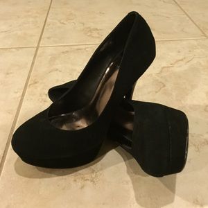 Bakers black pumps
