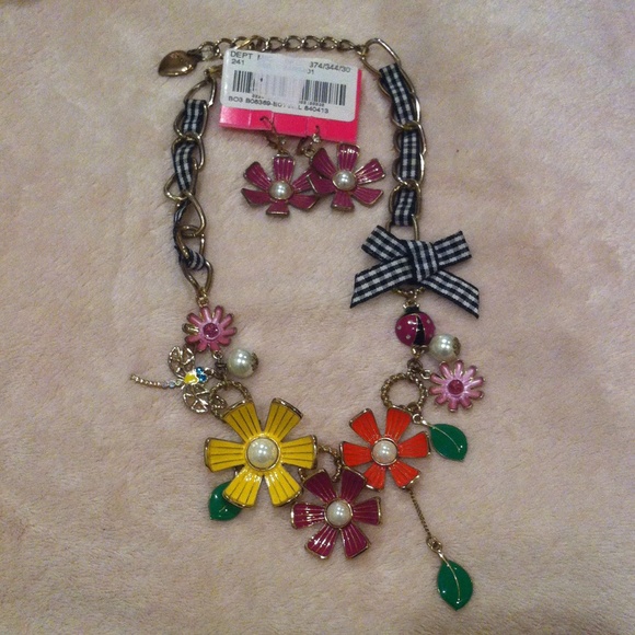 Betsey Johnson floral necklace & earring set