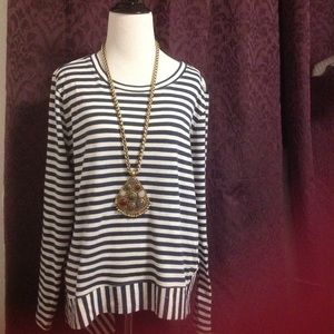Chic and one of kind long stripy sleeve