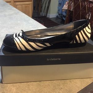 Selling a size 8.5 pair of zebra print flats