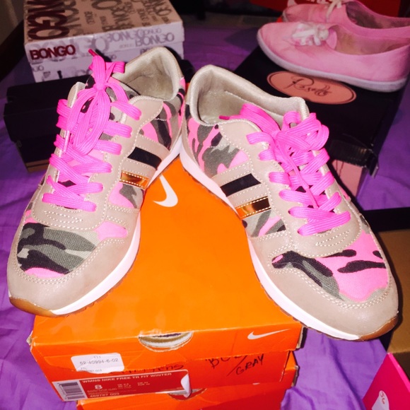 Pink Camo Sneaks