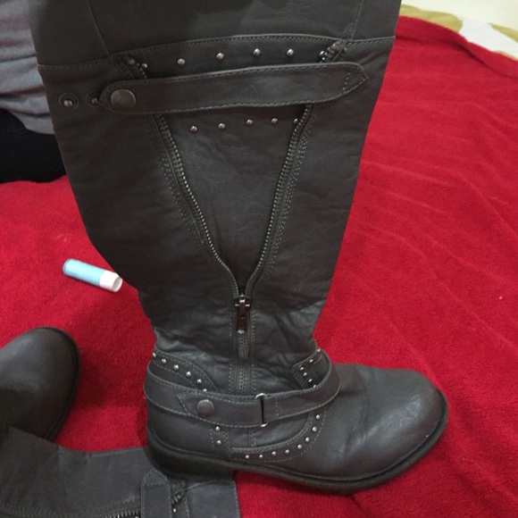 Grey boots