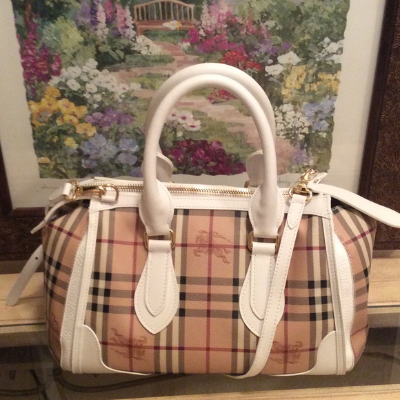 💕MAKE AN OFFER💕Authentic Burberry handbag 💖💖