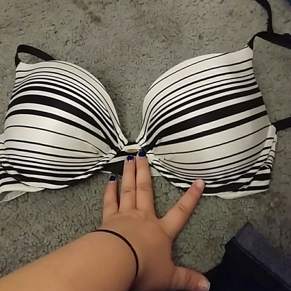 Victoria's Secret 36D Fabulous bra