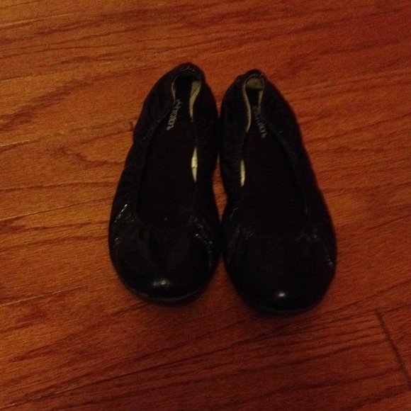 Plain black flats