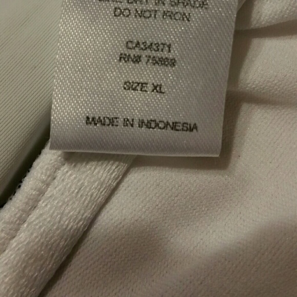 Bikini - Picture 1 of 2