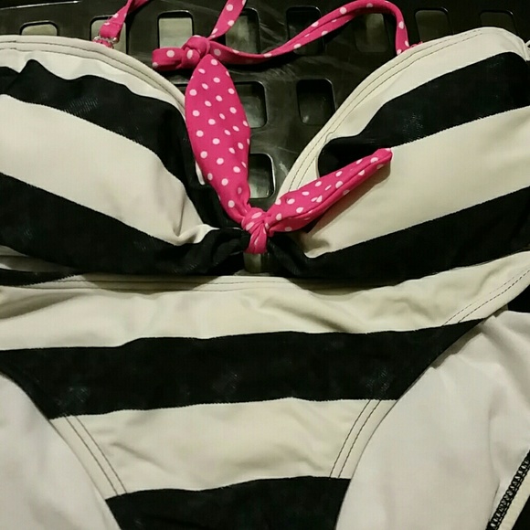 Bikini - Picture 2 of 2