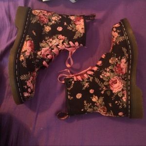Floral print Dr. Martens