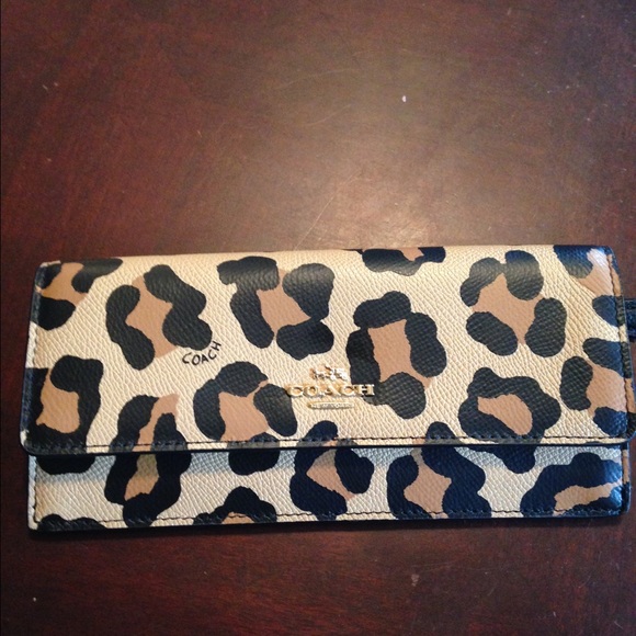 ⭐️PRICE DROP⭐️Authentic Coach wallet