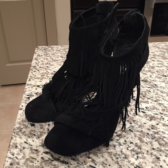 Steve Madden Shoes - Steve Madden "Fringly" Fringy Heels