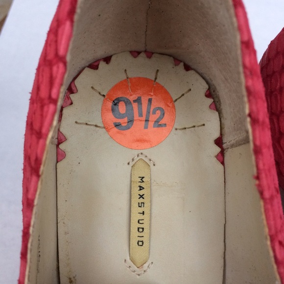 ❤️ SALE ❤️ Pink Max Studio Snakeskin Wedges - Picture 4 of 4