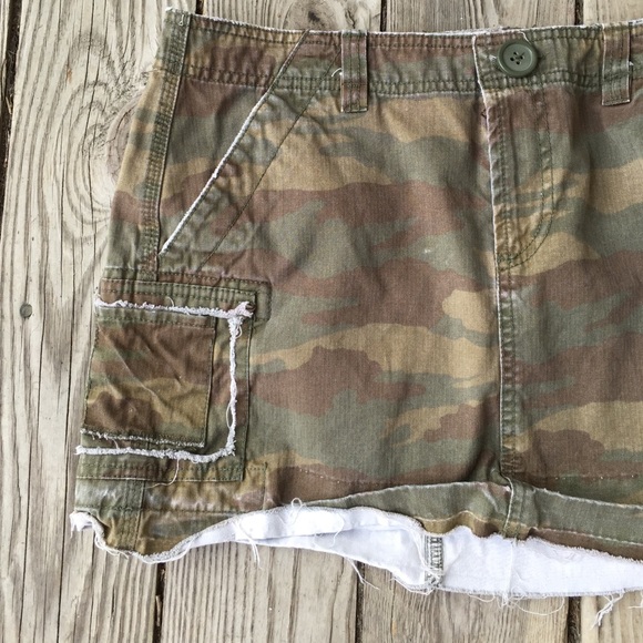 Distressed camouflage skirt - Picture 3 of 4