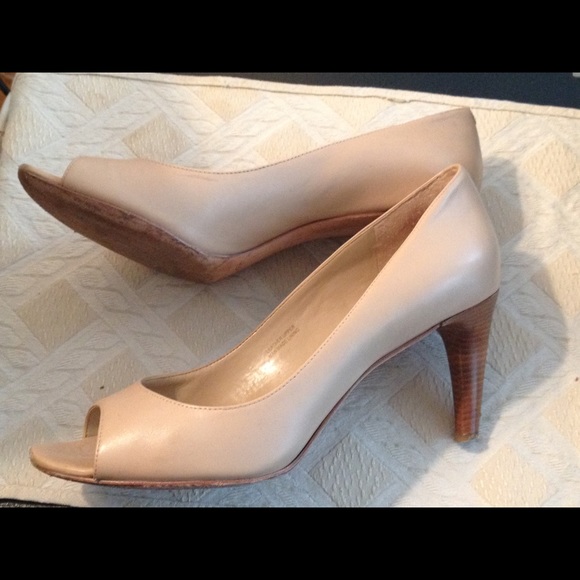 Via Spiga Shoes - 💐 🎉🎉 HOST PICK 💐 🎉🎉Via Spiga peep-toe pumps