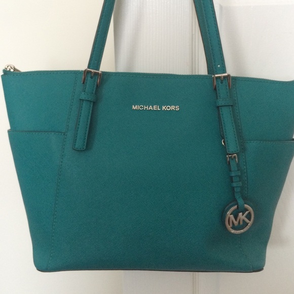 Michael Kors purse (authentic)