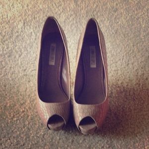 Jennifer Lopez faux snakeskin pumps