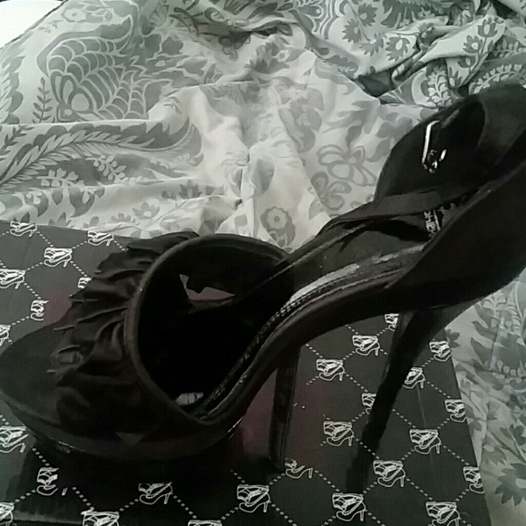 √ Black  heels
