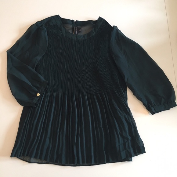 BANANA REPUBLIC Sheer Green Pleated Blouse / XS
