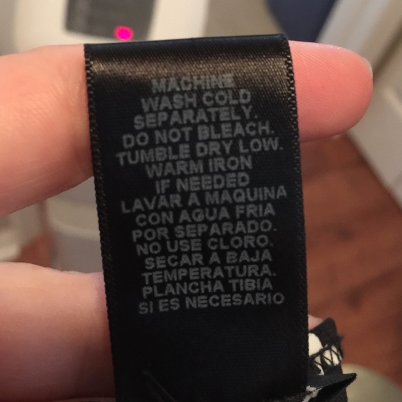 BCBG blk floral cross top. Super cute! 💐🌸🌼🌻🌺 - Picture 4 of 4