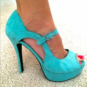 Teal high heels 👠