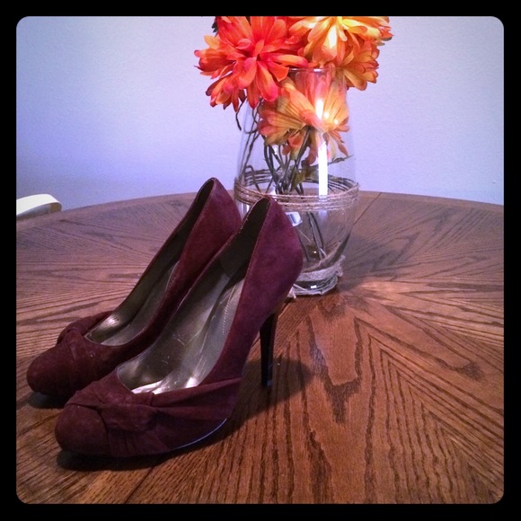 Guess deep purple heels