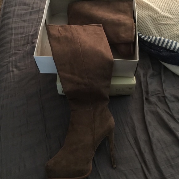Suede boots