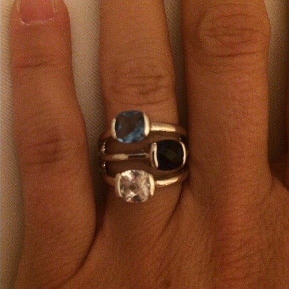 Lia Sophia 3 stone ring. - Picture 1 of 4