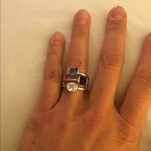 Lia Sophia 3 stone ring. - Picture 4 of 4