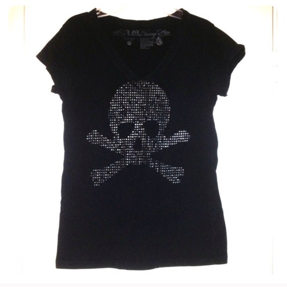 Black skull shirt